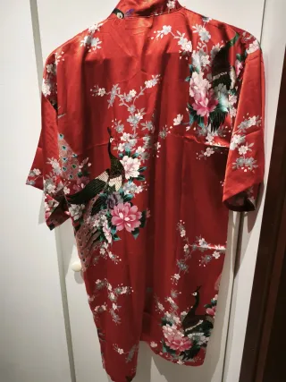Kimono Rosso con Pavoni e Fiori