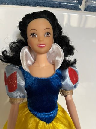 Muñeca Blancanieves Vestido Amarillo