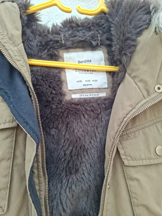 Parka verde y marrón con capucha