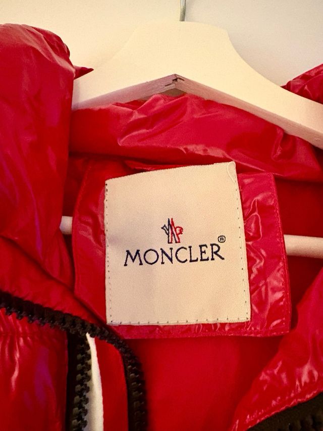 Abrigo Moncler Rojo Brillante talla M