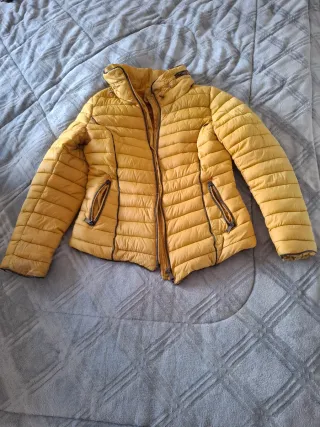 Anorak amarillo acolchado