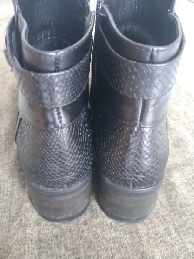 Botines de Piel Negros