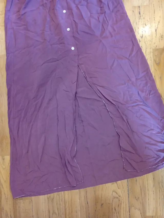 Falda larga morada con detalles brillantes