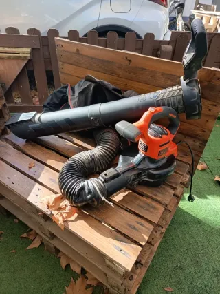 Aspirador triturador soplador hojas.