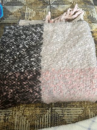 Bufanda de invierno cuadros negro y rosa