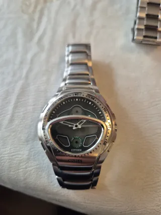Reloj Citizen Negro y Plateado cosmonauta.