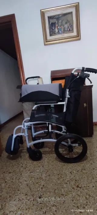 Silla de ruedas ultraligera y compacta