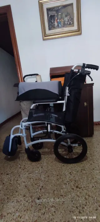 Silla de ruedas ultraligera y compacta