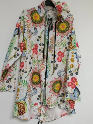 Chubasquero estampado floral