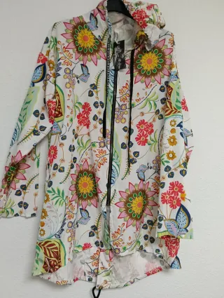 Chubasquero estampado floral