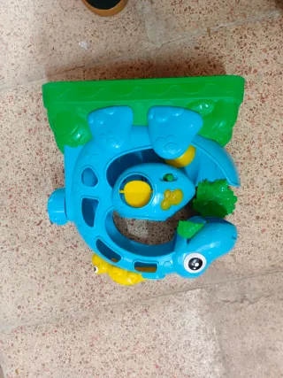 Juguete tortuga acuática azul y verde