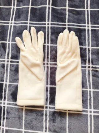 Conjunto bufanda, gorro y guantes beige