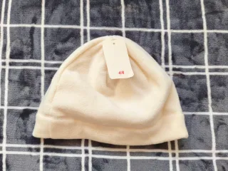 Conjunto bufanda, gorro y guantes beige