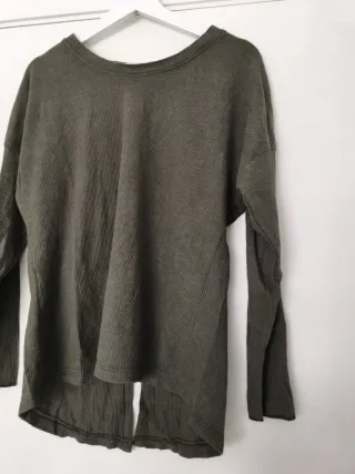 Jersey verde abotonado