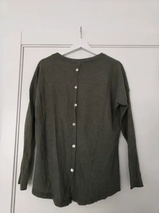 Jersey verde abotonado