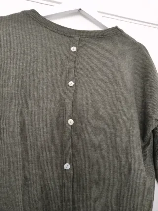 Jersey verde abotonado