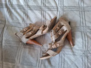 Sandalias Xti Beige y Marrón Tacón