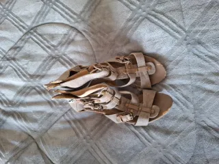 Sandalias Xti Beige y Marrón Tacón