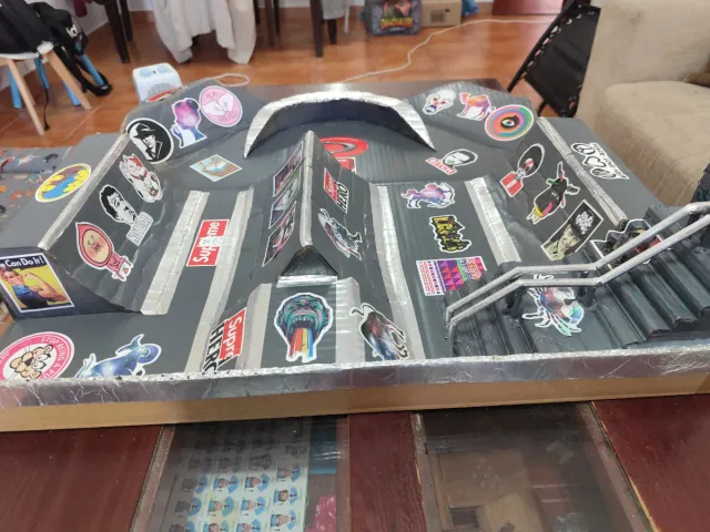 Pista de Patinaje Juguete Hecha a Mano