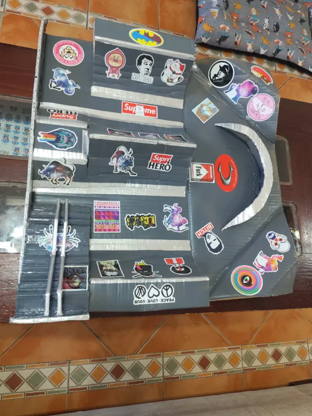 Pista de Patinaje Juguete Hecha a Mano