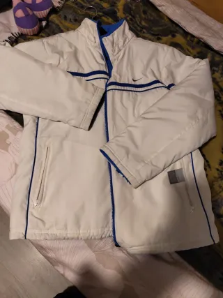Cazadora reversible Nike blanca y azul