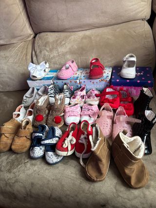 Lote 19 zapatitos bebé hasta talla 20