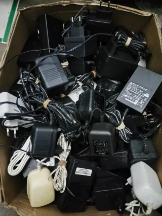 Lote de cargadores de corriente