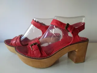 Sandalias Rojas de Cuña