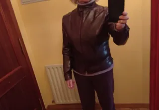 Cazadora polipiel morada + falda regalo