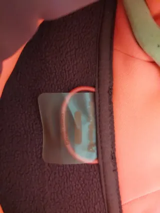 Sudadera Trango Talla M efecto neopreno.