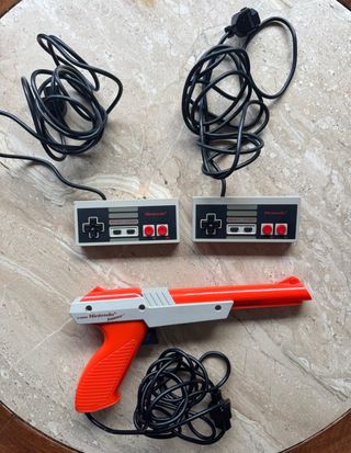 Pistola Nintendo Zapper 1985 + 2 mandos