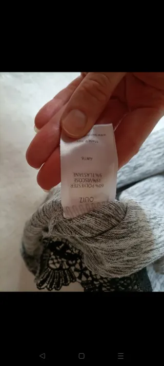 Jersey gris con encaje negro