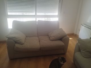 Sofá de plumón beige