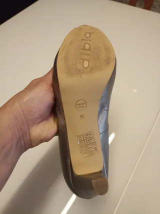 Zapatos de tacón dorados/plateados