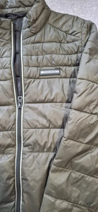 Chaqueta Jack&Jones verde acolchada.Niño