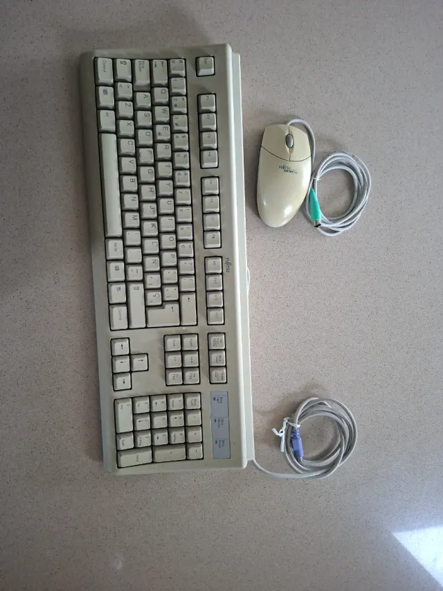 Teclado y raton Fujitsu beige