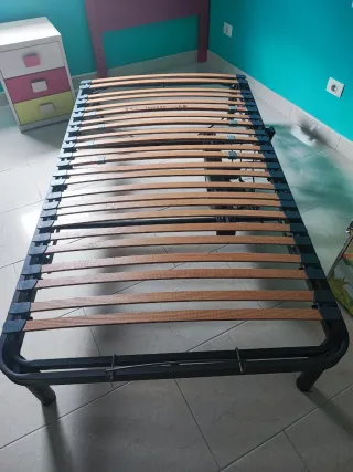 Cama articulada con colchón de 105 cm.