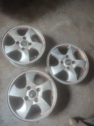 3 Llantas de Aluminio Kia