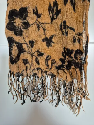 Foulard marrón y negro estampado floral