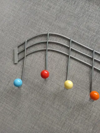 Perchero musical metal multicolor