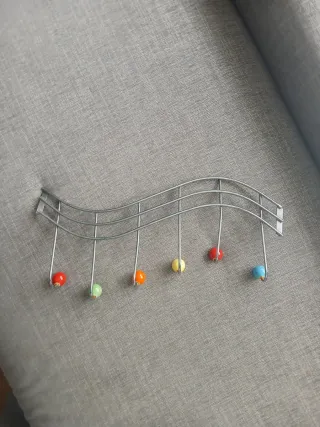 Perchero musical metal multicolor