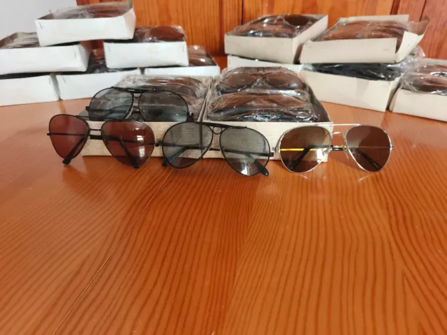 Lote 120+ Gafas Vintage (Negras/Marrones)
