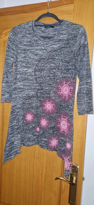 Jersey gris y rosa con estampado