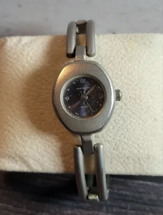 Reloj Dakota Mujer Plata y Negro
