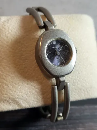 Reloj Dakota Mujer Plata y Negro