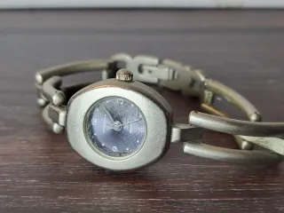 Reloj Dakota Mujer Plata y Negro