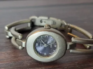 Reloj Dakota Mujer Plata y Negro