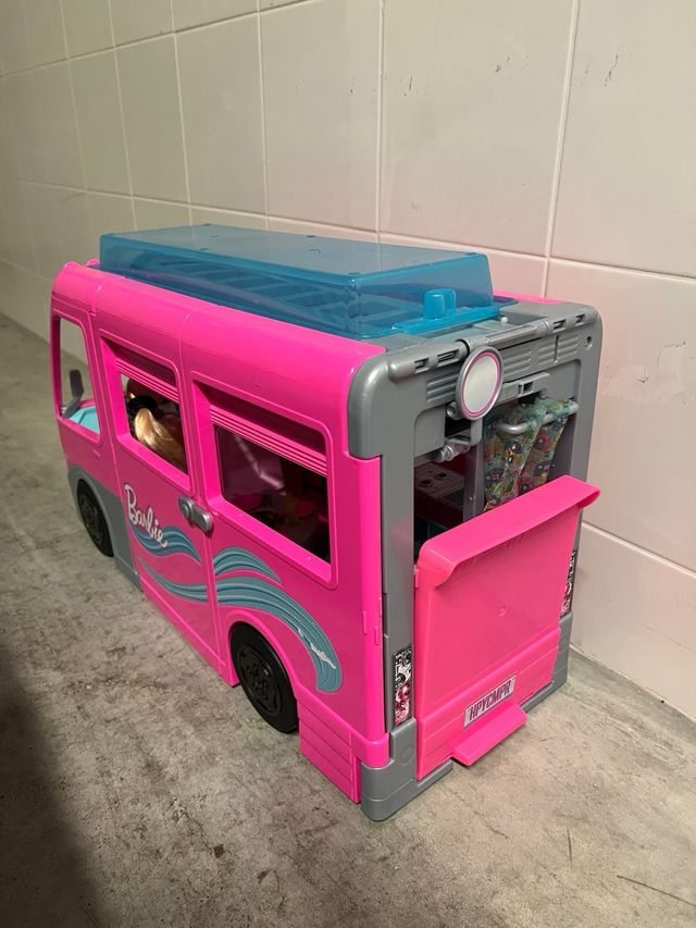 Caravana Barbie con scivolo e bambola