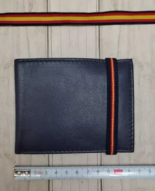 CARTERA MONEDERO PIEL CIERRE BANDERA + REGALO PULS