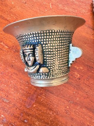 Mortero de Cobre con Figura Egipcia